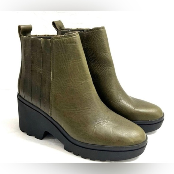Eileen Fisher Kat olive distressed‎ leather lug sole Chelsea ankle boots size 11 - Picture 12 of 16
